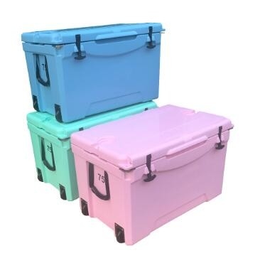 75L 바퀴 달린 회전 성형 쿨러 박스가 PU 단열재와 냉장 용기를 격리했습니다